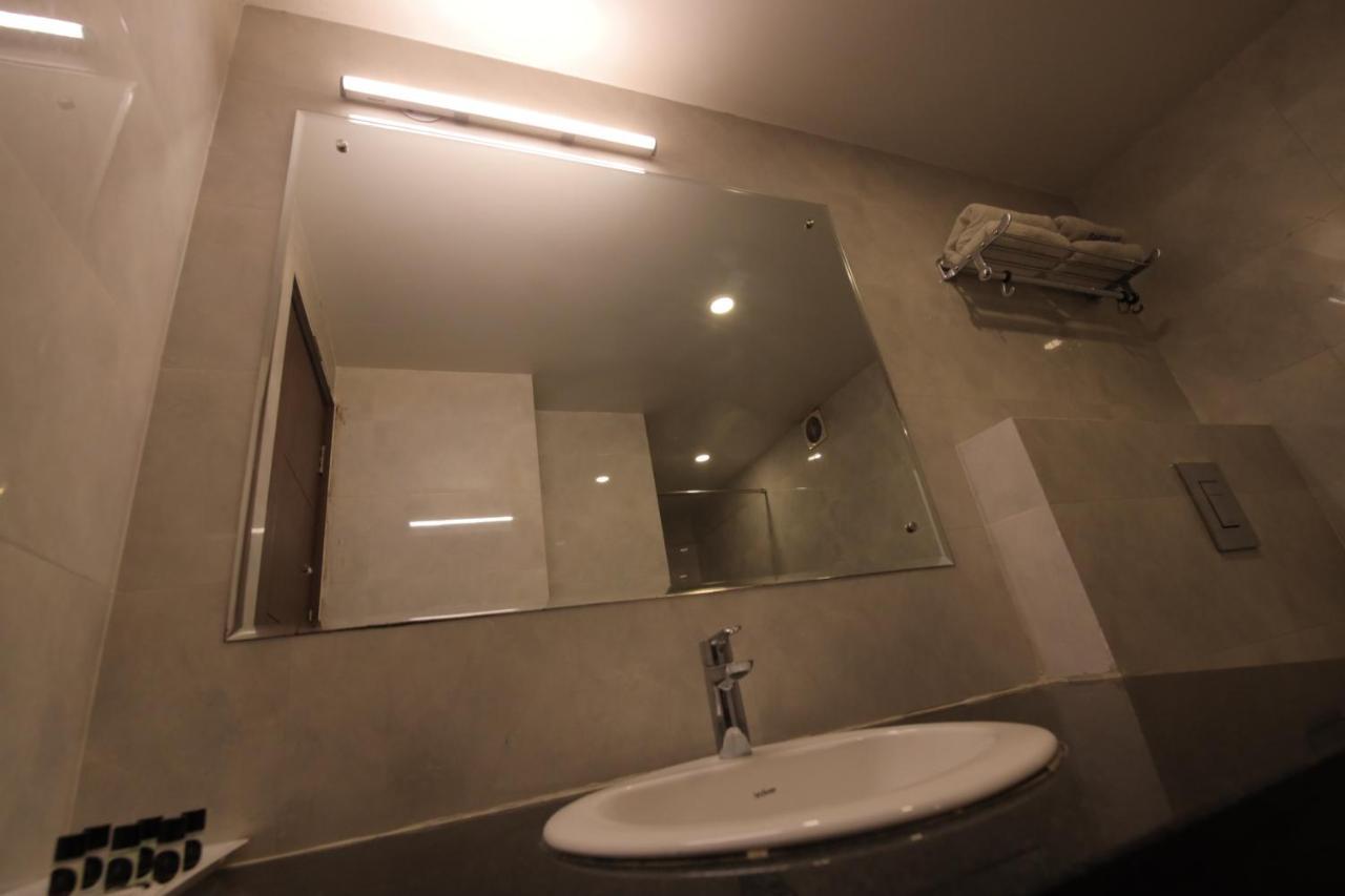 Airport Hotel Bollywood Paradise New Delhi Extérieur photo